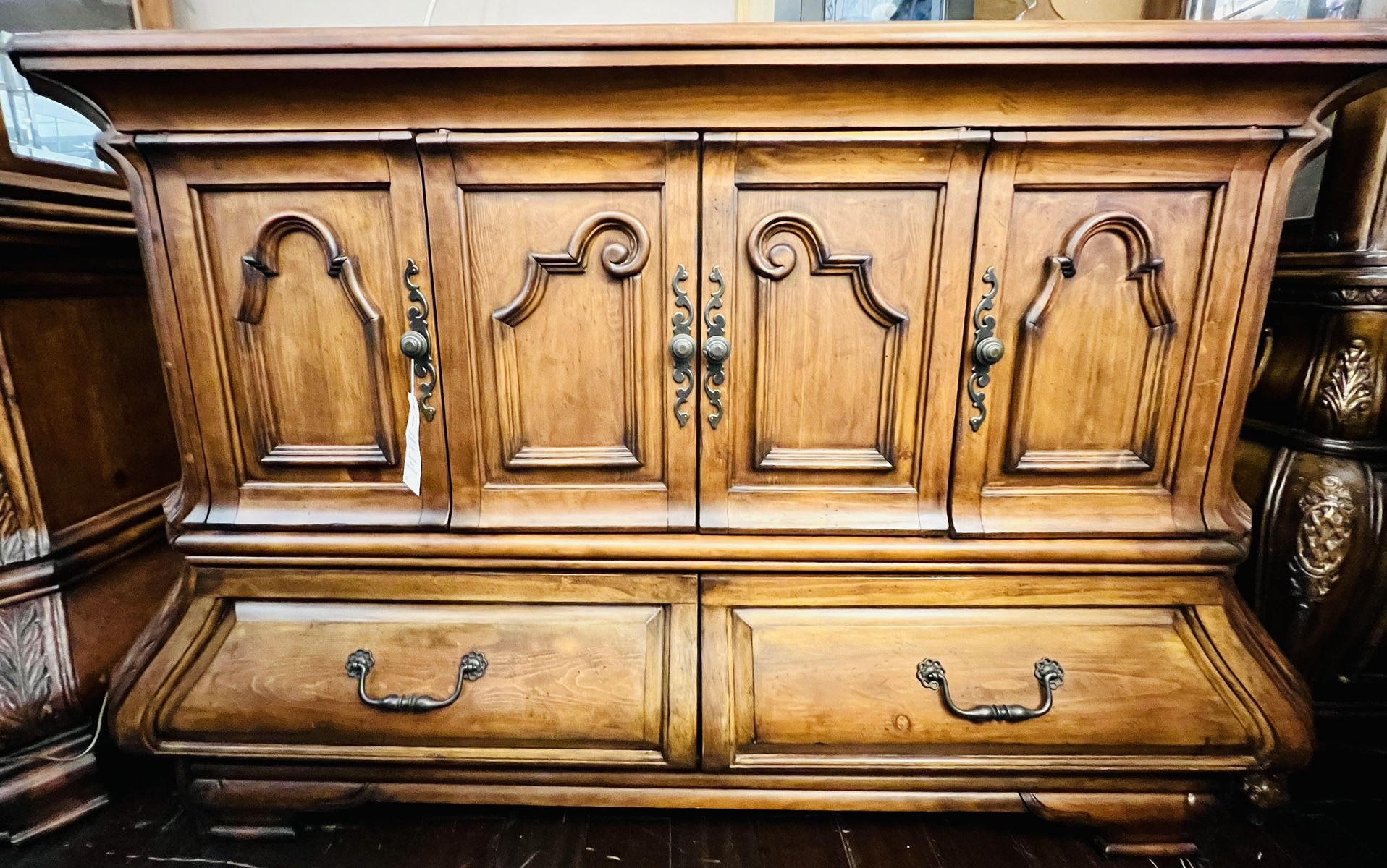 AICO By Michael Amini TUSCANO Sideboard