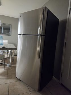 Freezer refrigerator • Stainless steel finish