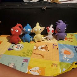 Pikmin Nintendo Plushies ( 7dls each )