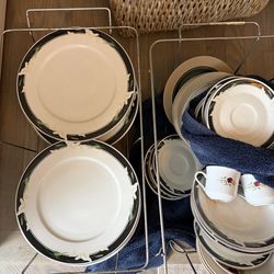 Free dinnerware  plates