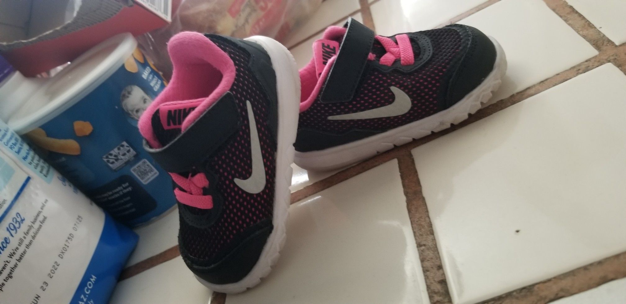 Toddler girl nike shoes