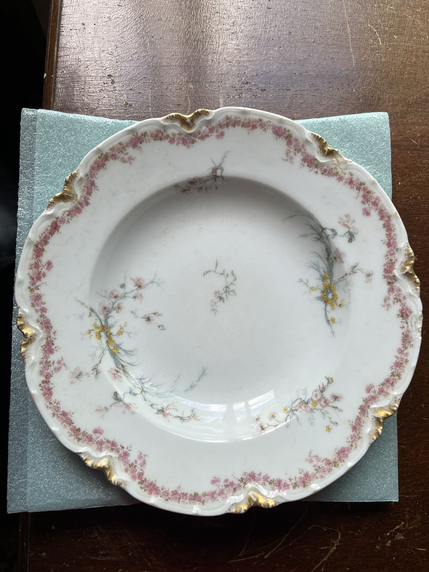 China Bowl With Floral Pattern and Gold Trim 