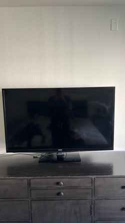 Toshiba 46L5200U1 is a 46-inch Class 1080p edge-lit LED-LCD HDTV
