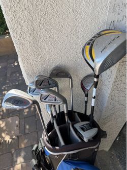 Golf bag with clubs