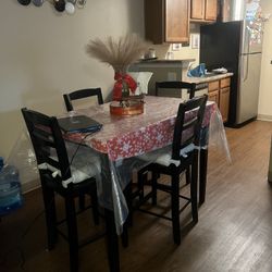 Dinning Table 
