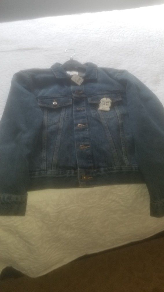 Jo's A Bank Jean Trucker Jacket New With Tags, Size medium