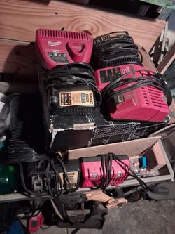 Dewalt chargers mlliuwakee