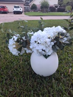 Beautiful Brand New Huge CLAY PLANTER WITH BEAUTIFUL flowers arrangement NUEVO PRODUCTO REGALO