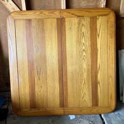 SOLID WOOD • Extendable “game” Table 