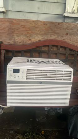 GE Window Air Conditioner –  – Blows Ice Cold