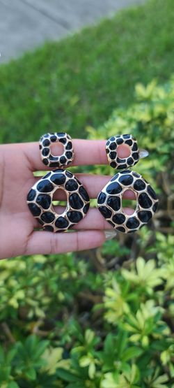 Giraffe pattern earrings