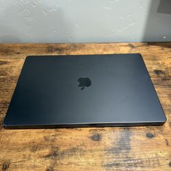 MacBook Pro 16” M3 Pro – 36GB RAM – 512GB SSD