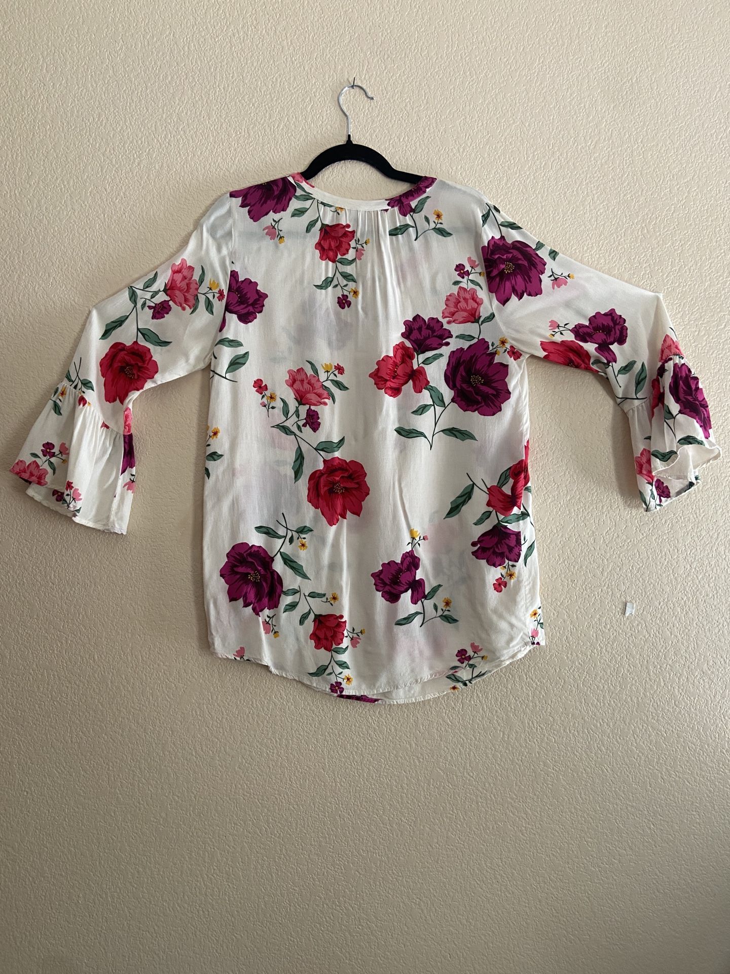 Ladies Roses Blouse Size Medium