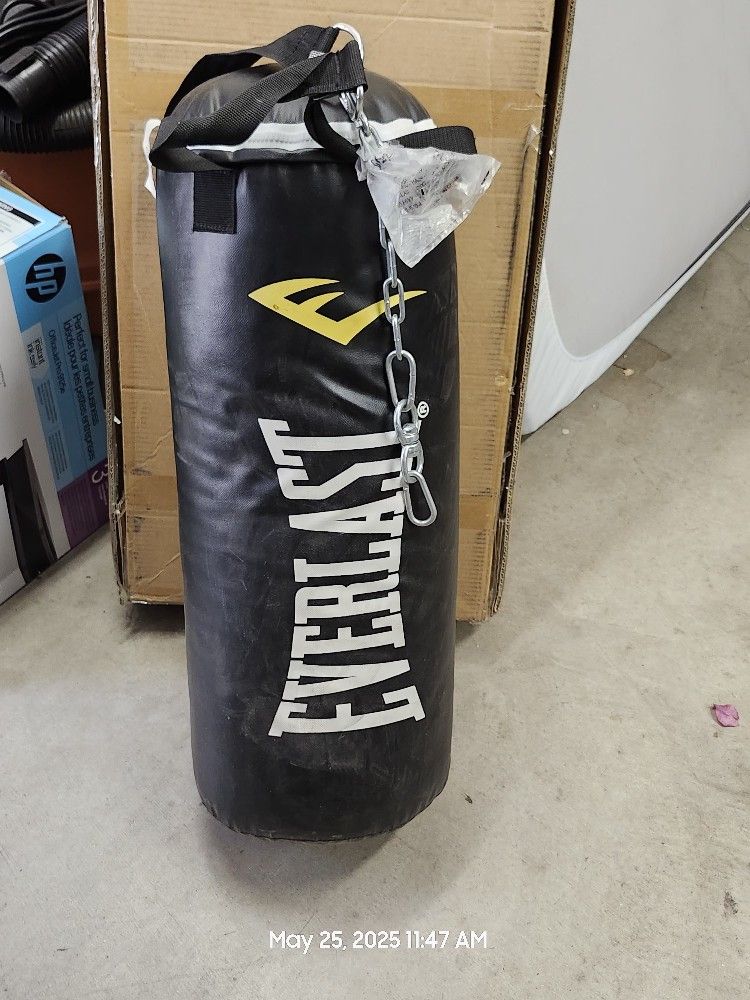 EVERLAST- HEAVY PUNCHING BAG
