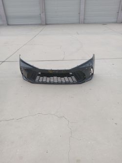 25 to 26 front bumper and grille toyota camry se  ( oem) little damage
