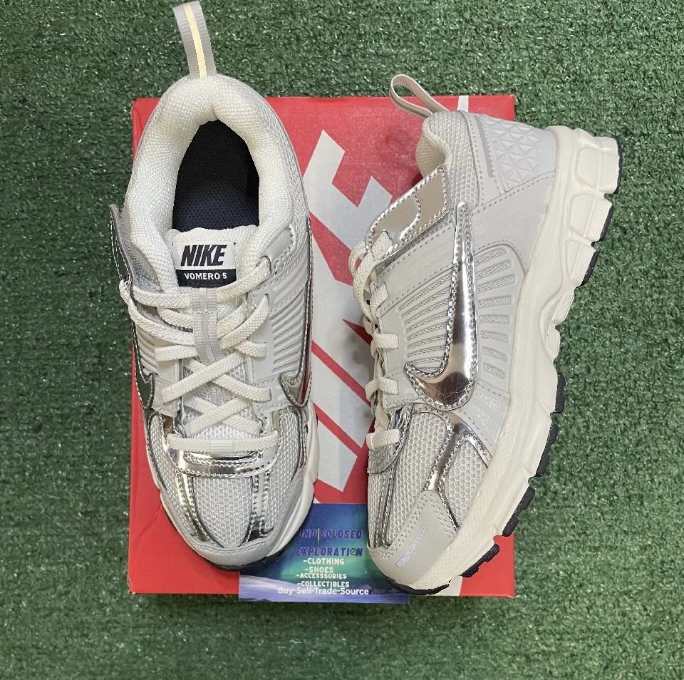 Nike Vomero 5 Photon dust chrome
