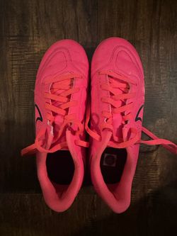 Tiempo Cleats. Kids 1y. 