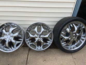 Nice universal 22 rims to them have tires to him do not have tires five or six loves the bolt pattern is 120 Dash 114 Dash three