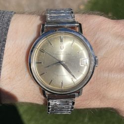 Vintage Watch Universal Genève Polerouter Date – Ref. 204604-1 (Gérald Genta Design)