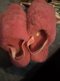 Uggs / Regular Sandles 