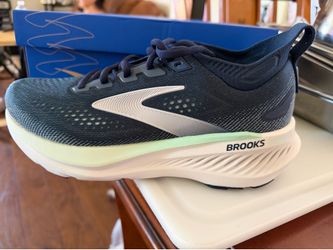 New brooks size 8.5 women