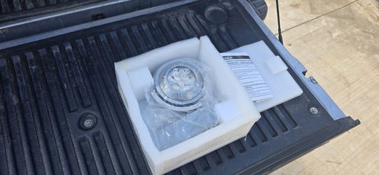 HALO FLEXIBLE TRACK ,LIGHTS $15 . ,40 TOTAL