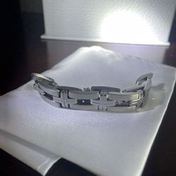 Men’s Curved Link Stainless Steel Bracelet