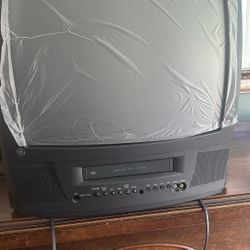 GE TV with Built In VCR and remote 