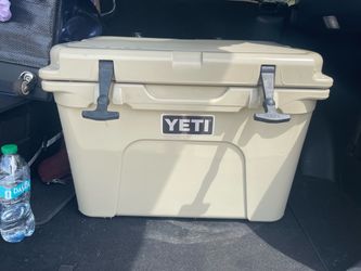 YETI Tundra 35 Hard Cooler Tan