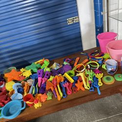 Sandbox beach pool plastic toys lot