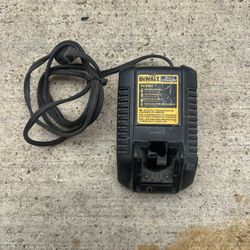 DeWalt DCB100 12v 20v Power Tool Battery Fast Charger
