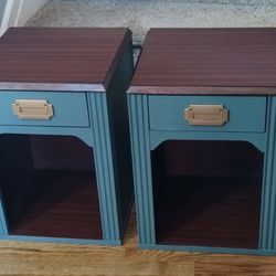 2 Wooden End Tables  16 "×16"22" Height  1 Drawer