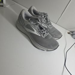 Brooks Women’s Ghost 14 Gray Running Shoes Sz. 10  Preowned Great Condition