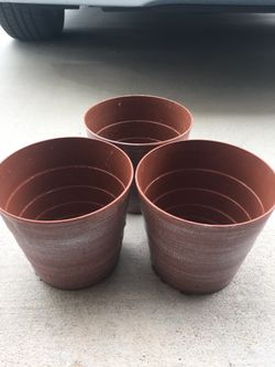 3 Plastic Pots