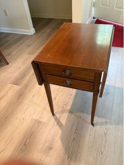 Drop leaf side table