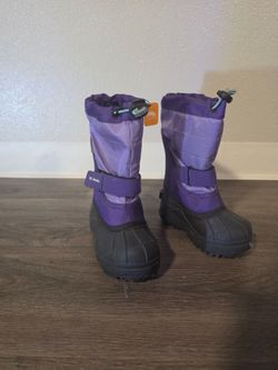 Snow boots