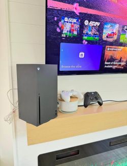 Xbox Series X 1TB WITH 2 CONTROLLERS & 3 GAMES