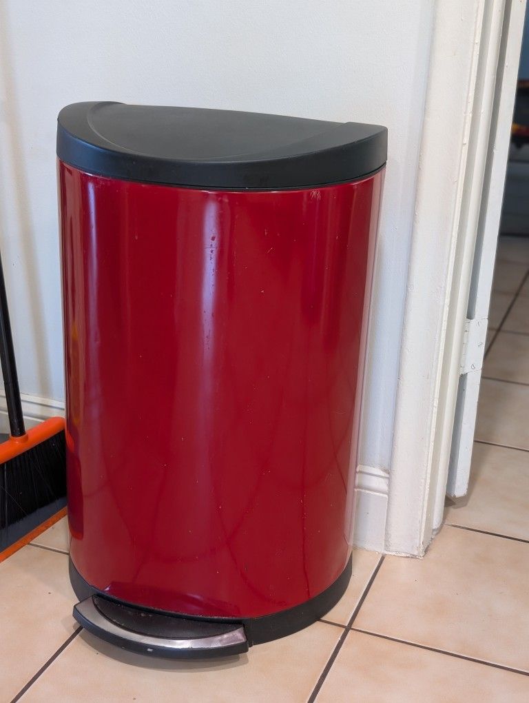 Kitchen Trash Can - Simple Human Model