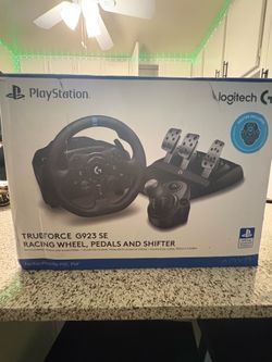 RACING WHEEL WITH PEDALS AND A SHIFTER