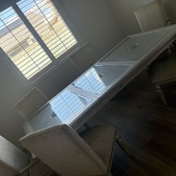 Michael Amini Glimmer Heights Dinning Table 