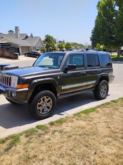 Jeep Commander limited edition exterior green seats 8
