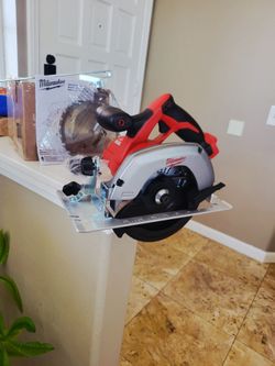 Milwaukee brand new 18V Lithium-Ion Cordless 6-1/2 in. Circular Saw (Tool-Only)