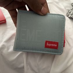 Supreme SS19 Wallet