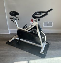 Spinner s1 indoor cycling bike with 4 spinning dvds hotsell