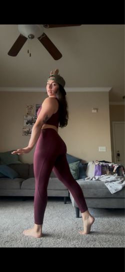 Maroon workout leggings