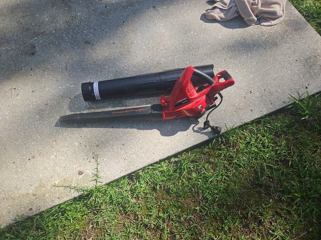 Troy-Bilt TB197BV Power Blower Plug With Attachment For Leaf Vacuum