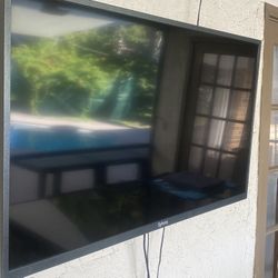 Sylvox 32-inch waterproof outdoor TV