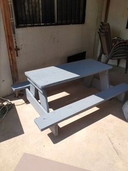 Picnic table