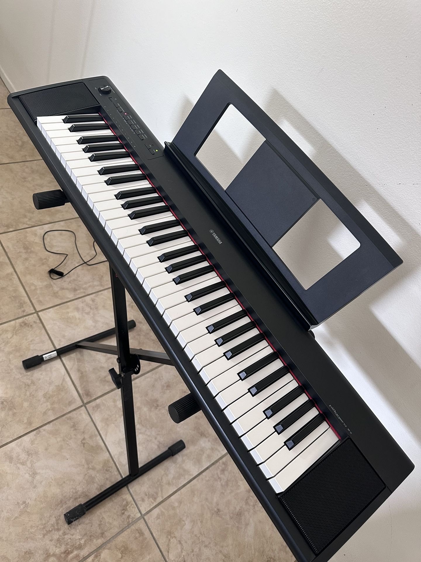 Yamaha Portable Keyboard Piaggero NP12 -NEW!!