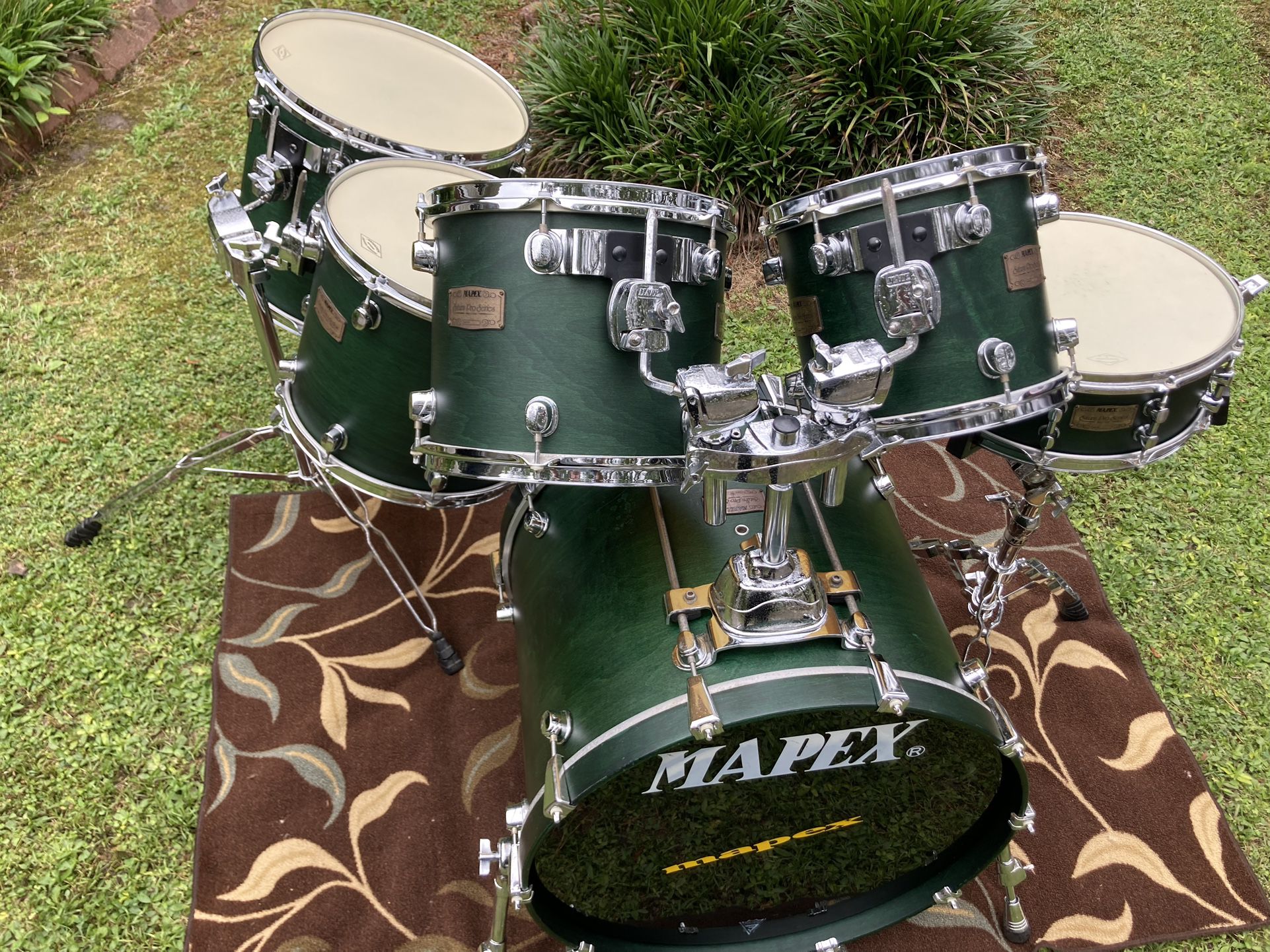 1994 Mapex Saturn Pro Series Drum Set. This is a beautiful emerald green top of the line kit with new Aquarian top heads